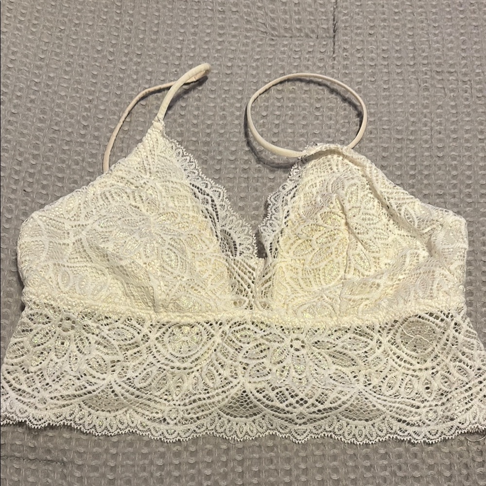 Colsie Cream Lace Bralette with Scalloped Detailing